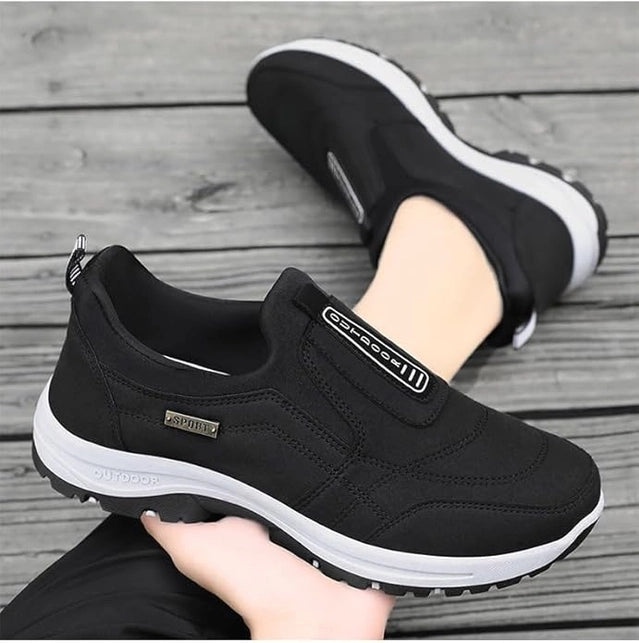 Men’s Lightweight Slip-On Outdoor Walking Shoes