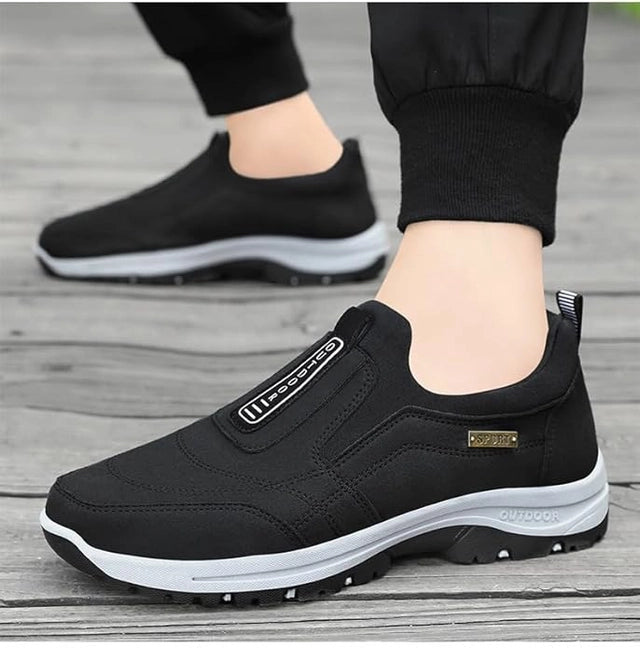 Men’s Lightweight Slip-On Outdoor Walking Shoes